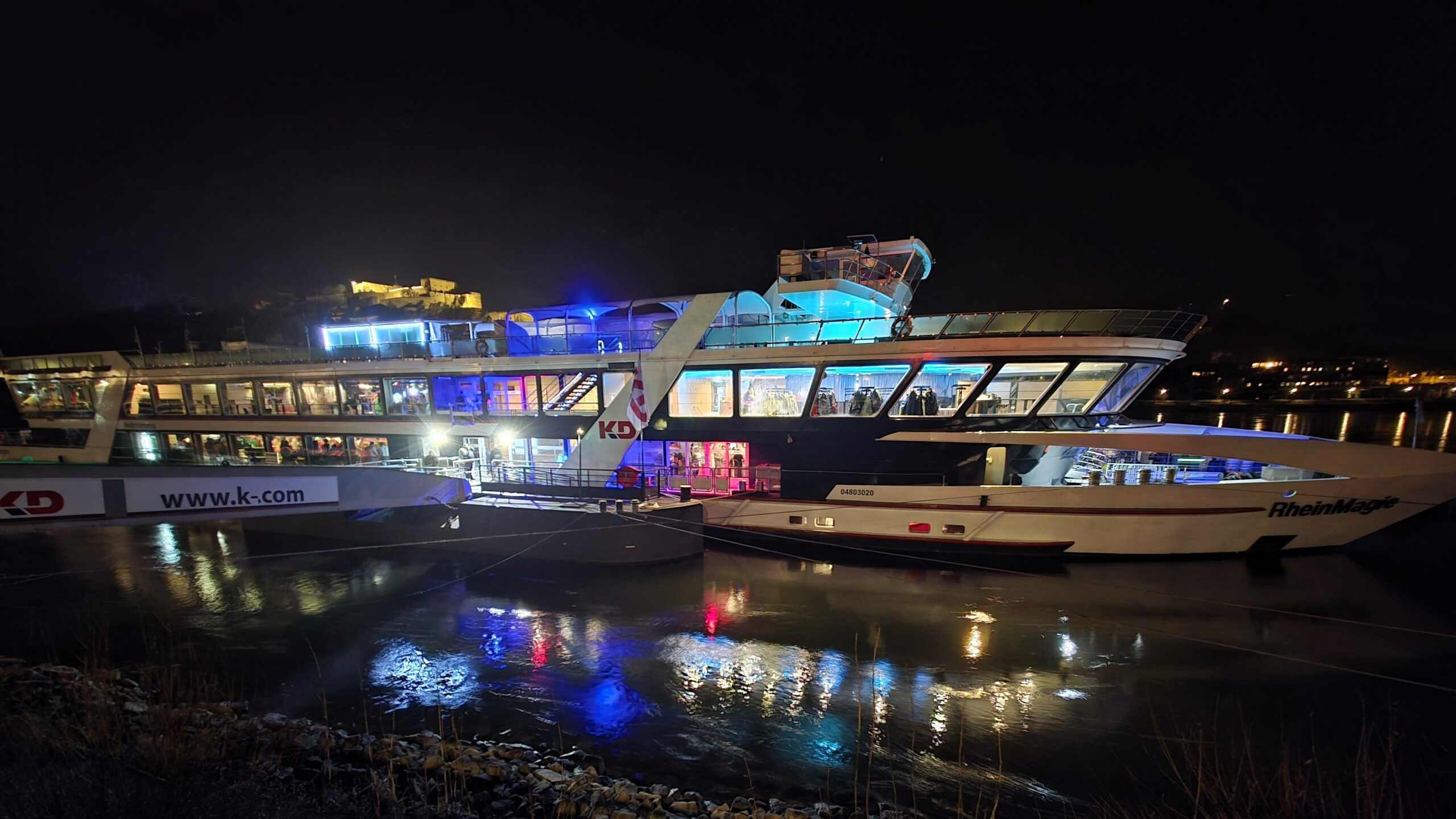 Koblenzer Schängelschiff 2026 (21.01.2026) Das Schiff RehinMagie am Hafenanleger